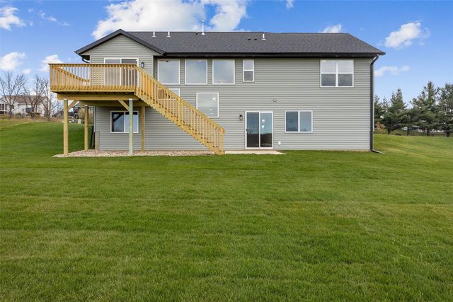 3660 Mclain Way, Hiawatha, IA 52233
