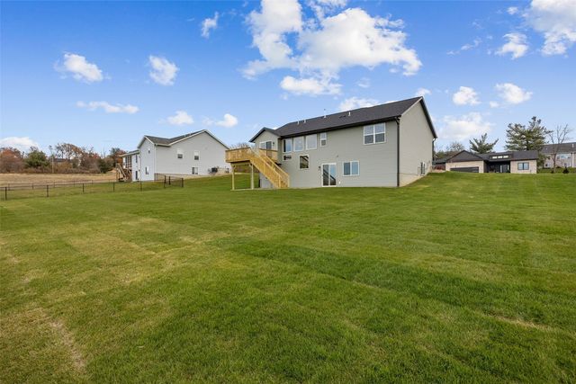 3660 Mclain Way, Hiawatha, IA 52233