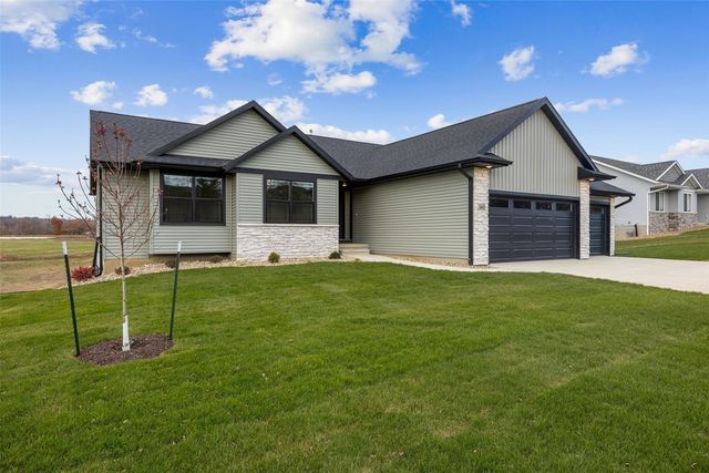 3660 Mclain Way, Hiawatha, IA 52233