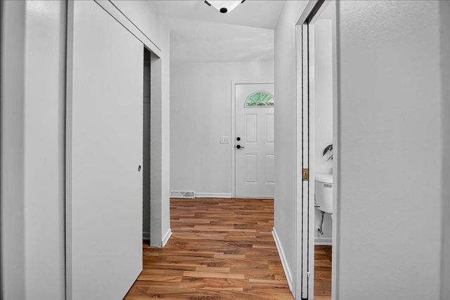 2658 Oak Crest Circle, Sun Prairie, WI 53590