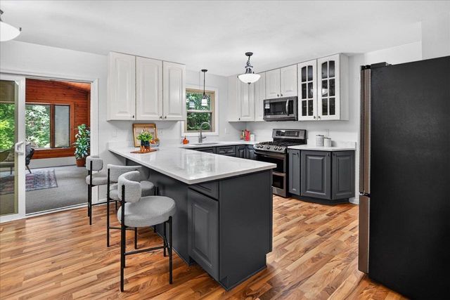 2658 Oak Crest Circle, Sun Prairie, WI 53590