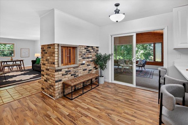2658 Oak Crest Circle, Sun Prairie, WI 53590