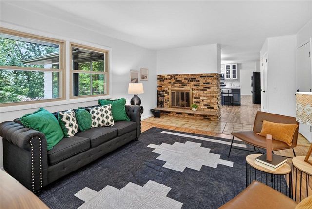 2658 Oak Crest Circle, Sun Prairie, WI 53590