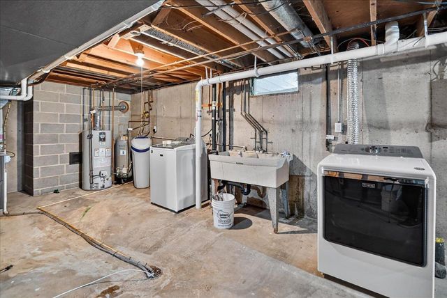 2658 Oak Crest Circle, Sun Prairie, WI 53590