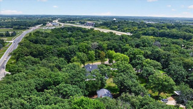 2658 Oak Crest Circle, Sun Prairie, WI 53590