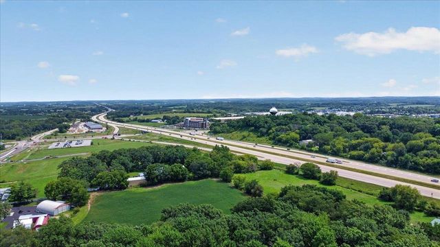2658 Oak Crest Circle, Sun Prairie, WI 53590