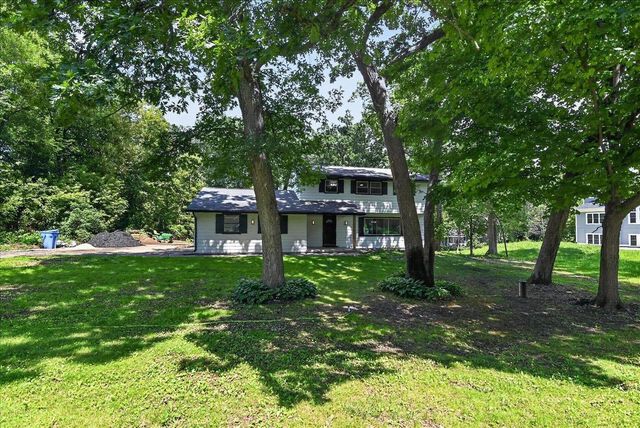 2658 Oak Crest Circle, Sun Prairie, WI 53590
