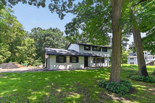 2658 Oak Crest Circle, Sun Prairie, WI 53590