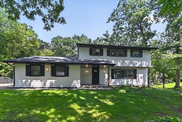 2658 Oak Crest Circle, Sun Prairie, WI 53590