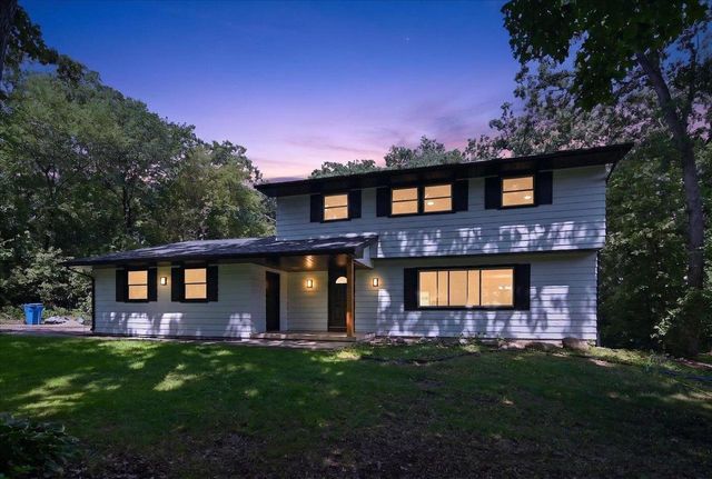 2658 Oak Crest Circle, Sun Prairie, WI 53590