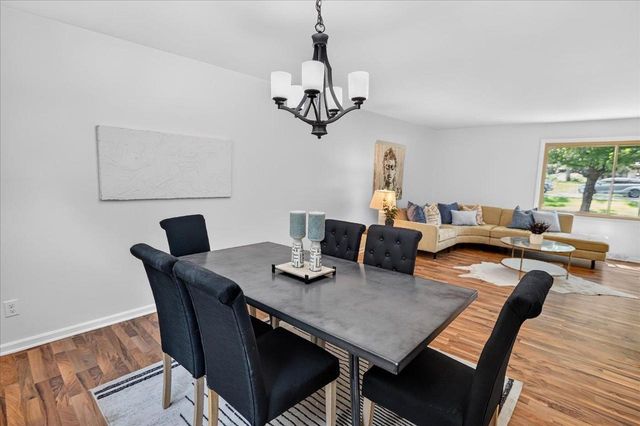 2658 Oak Crest Circle, Sun Prairie, WI 53590