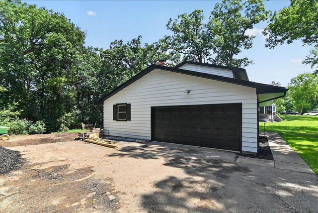 2658 Oak Crest Circle, Sun Prairie, WI 53590