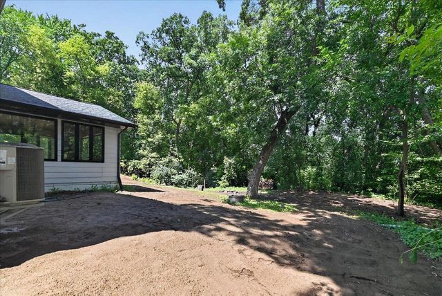 2658 Oak Crest Circle, Sun Prairie, WI 53590