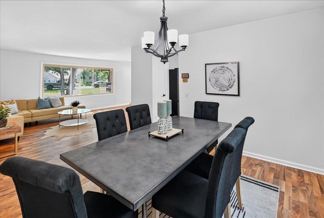2658 Oak Crest Circle, Sun Prairie, WI 53590
