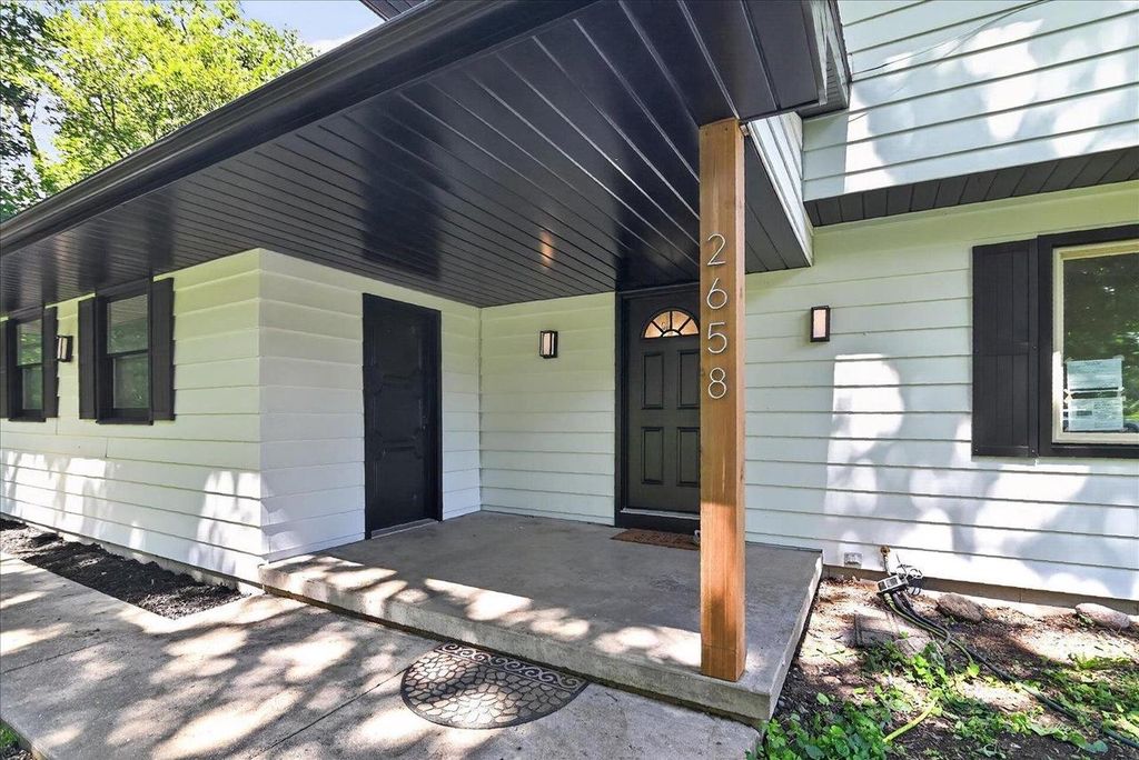 2658 Oak Crest Circle, Sun Prairie, WI 53590