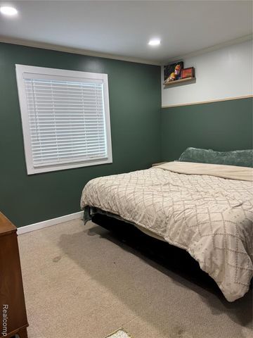 9428 Ute Pointe Drive, Clarkston, MI 48346