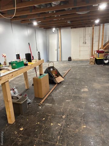 9428 Ute Pointe Drive, Clarkston, MI 48346