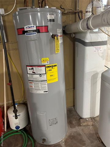 9428 Ute Pointe Drive, Clarkston, MI 48346