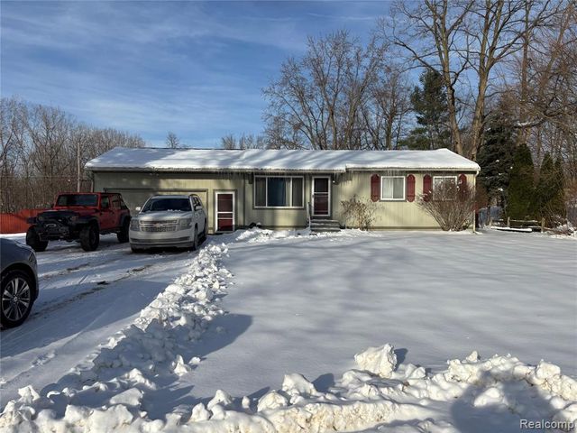 9428 Ute Pointe Drive, Clarkston, MI 48346