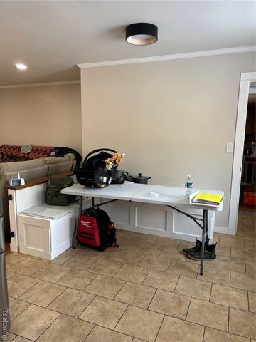 9428 Ute Pointe Drive, Clarkston, MI 48346