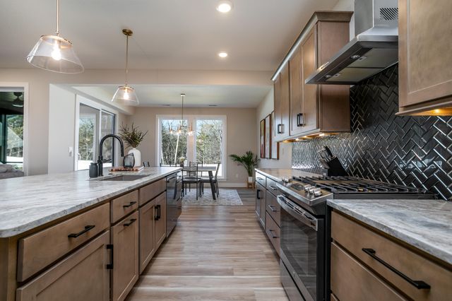 5013 WHISPER DR, Columbia, MO 65203