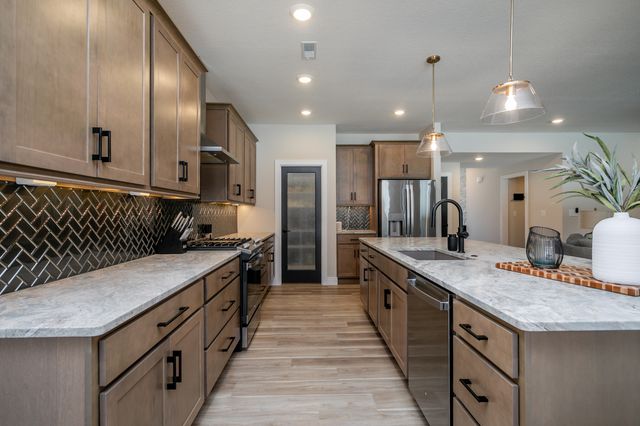 5013 WHISPER DR, Columbia, MO 65203