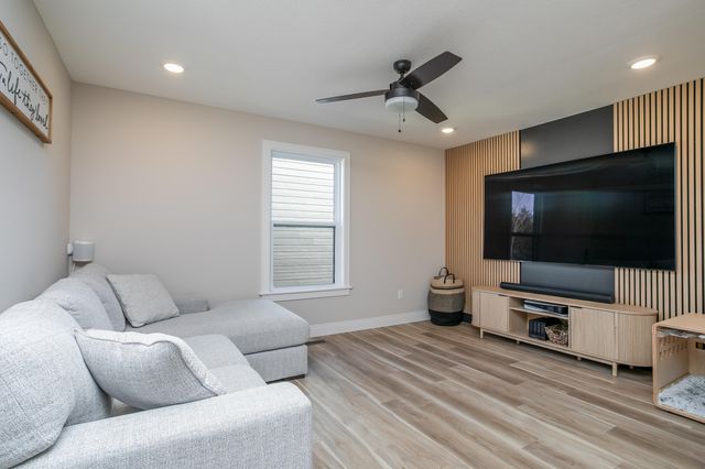 5013 WHISPER DR, Columbia, MO 65203