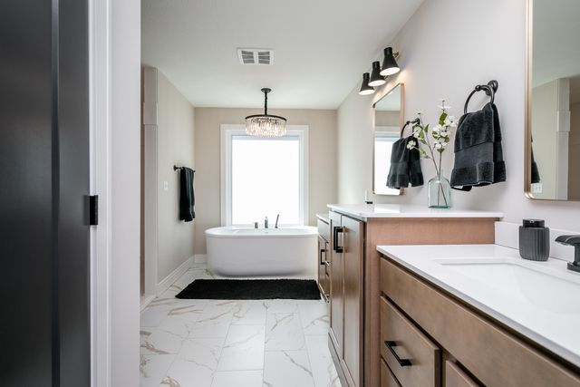 5013 WHISPER DR, Columbia, MO 65203