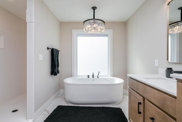 5013 WHISPER DR, Columbia, MO 65203