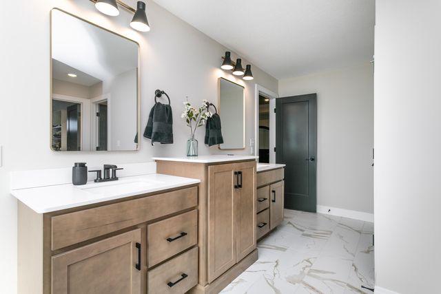 5013 WHISPER DR, Columbia, MO 65203