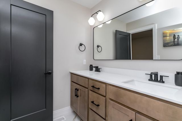 5013 WHISPER DR, Columbia, MO 65203