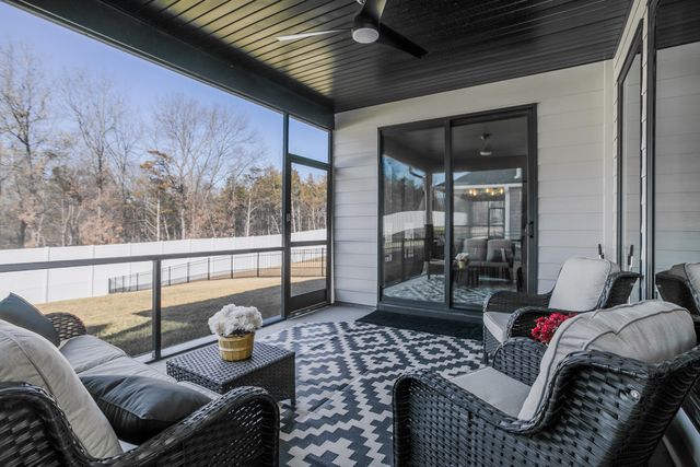 5013 WHISPER DR, Columbia, MO 65203