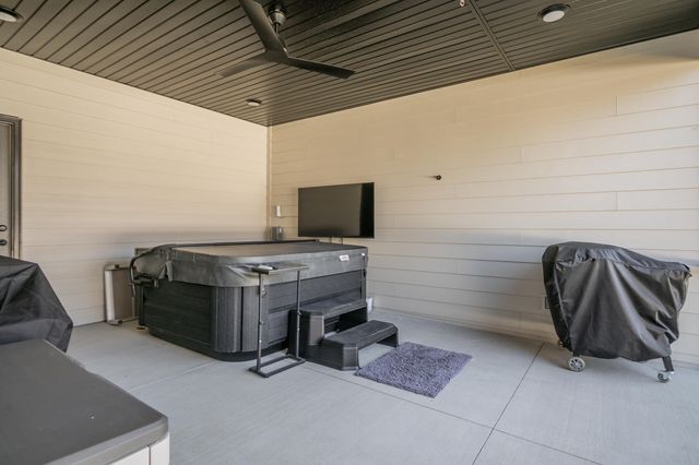 5013 WHISPER DR, Columbia, MO 65203