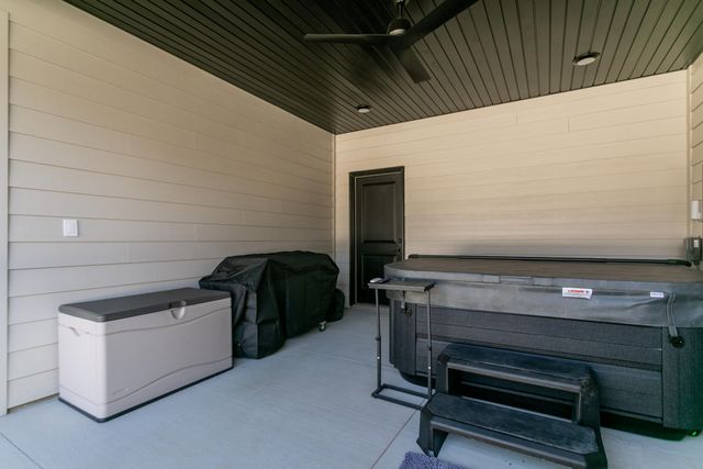 5013 WHISPER DR, Columbia, MO 65203