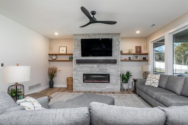 5013 WHISPER DR, Columbia, MO 65203