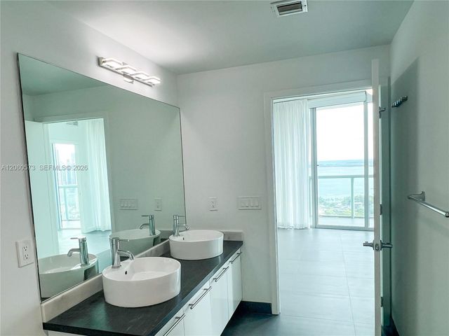 888 Biscayne Boulevard 3701, Miami, FL 33132