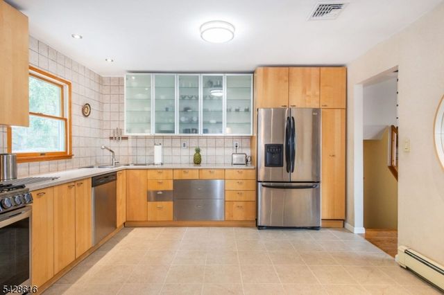 24 Molinari Dr, Wanaque Boro, NJ 07465