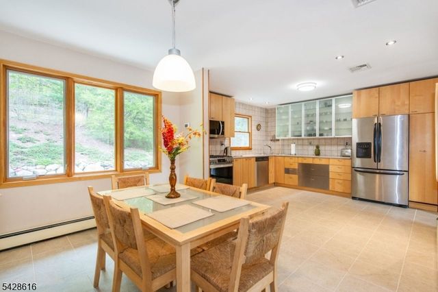 24 Molinari Dr, Wanaque Boro, NJ 07465