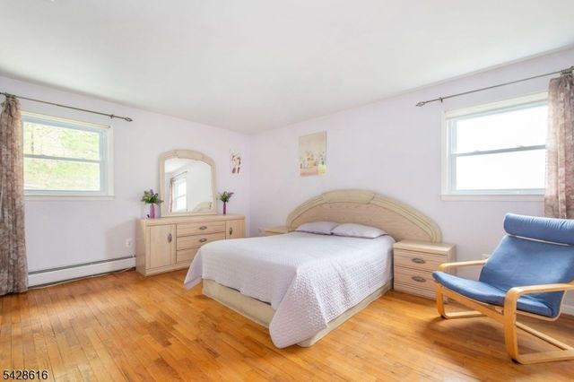 24 Molinari Dr, Wanaque Boro, NJ 07465