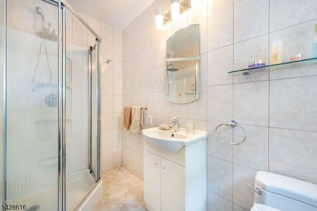 24 Molinari Dr, Wanaque Boro, NJ 07465