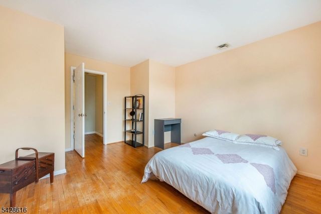 24 Molinari Dr, Wanaque Boro, NJ 07465