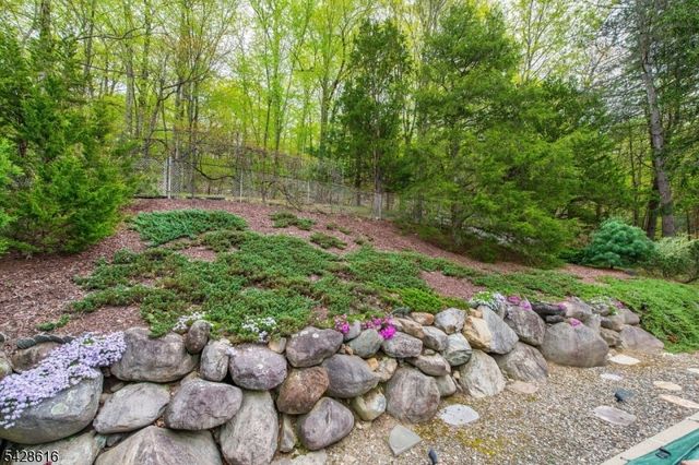 24 Molinari Dr, Wanaque Boro, NJ 07465