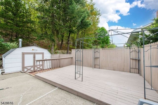 24 Molinari Dr, Wanaque Boro, NJ 07465