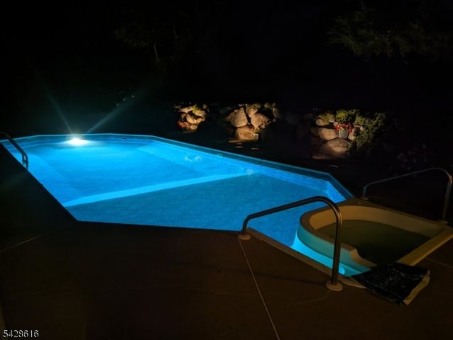 24 Molinari Dr, Wanaque Boro, NJ 07465