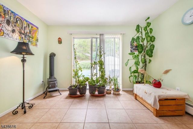 24 Molinari Dr, Wanaque Boro, NJ 07465