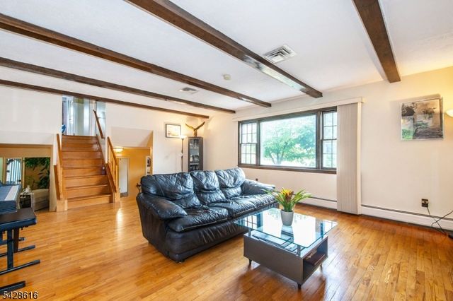 24 Molinari Dr, Wanaque Boro, NJ 07465