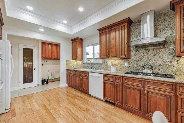 1329 Essex Way, San Jose, CA 95117