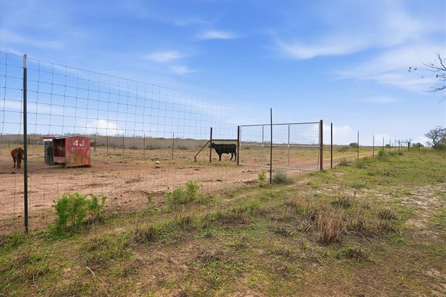 817 County Road 119, Alice, TX 78332