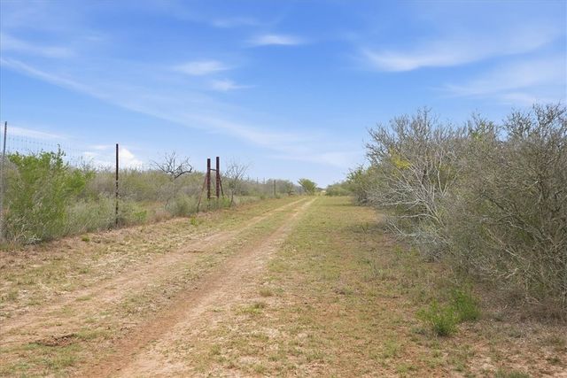 817 County Road 119, Alice, TX 78332