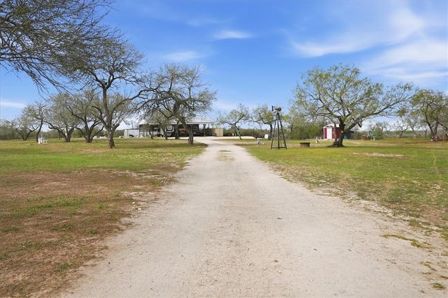 817 County Road 119, Alice, TX 78332